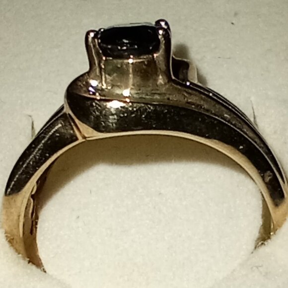 10Kt Sapphire and Diamond Ring - Picture 4 of 8